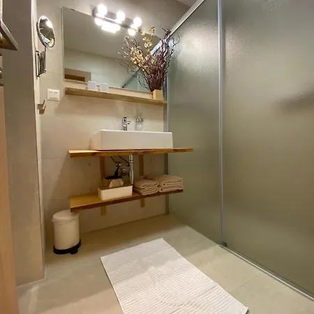 Impresia - Bernard Apartman *